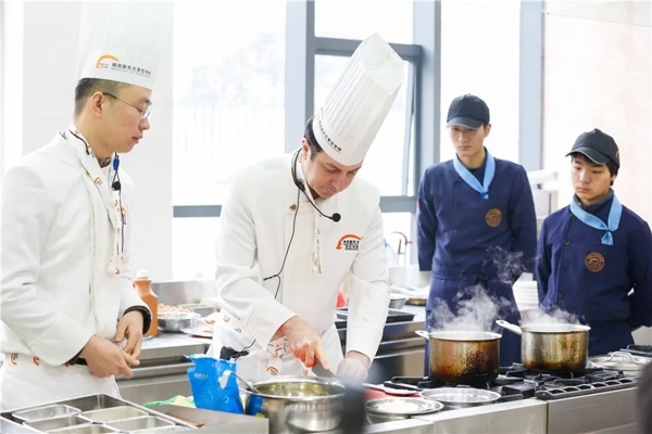 西餐培训哪里好学西餐厨师的优势